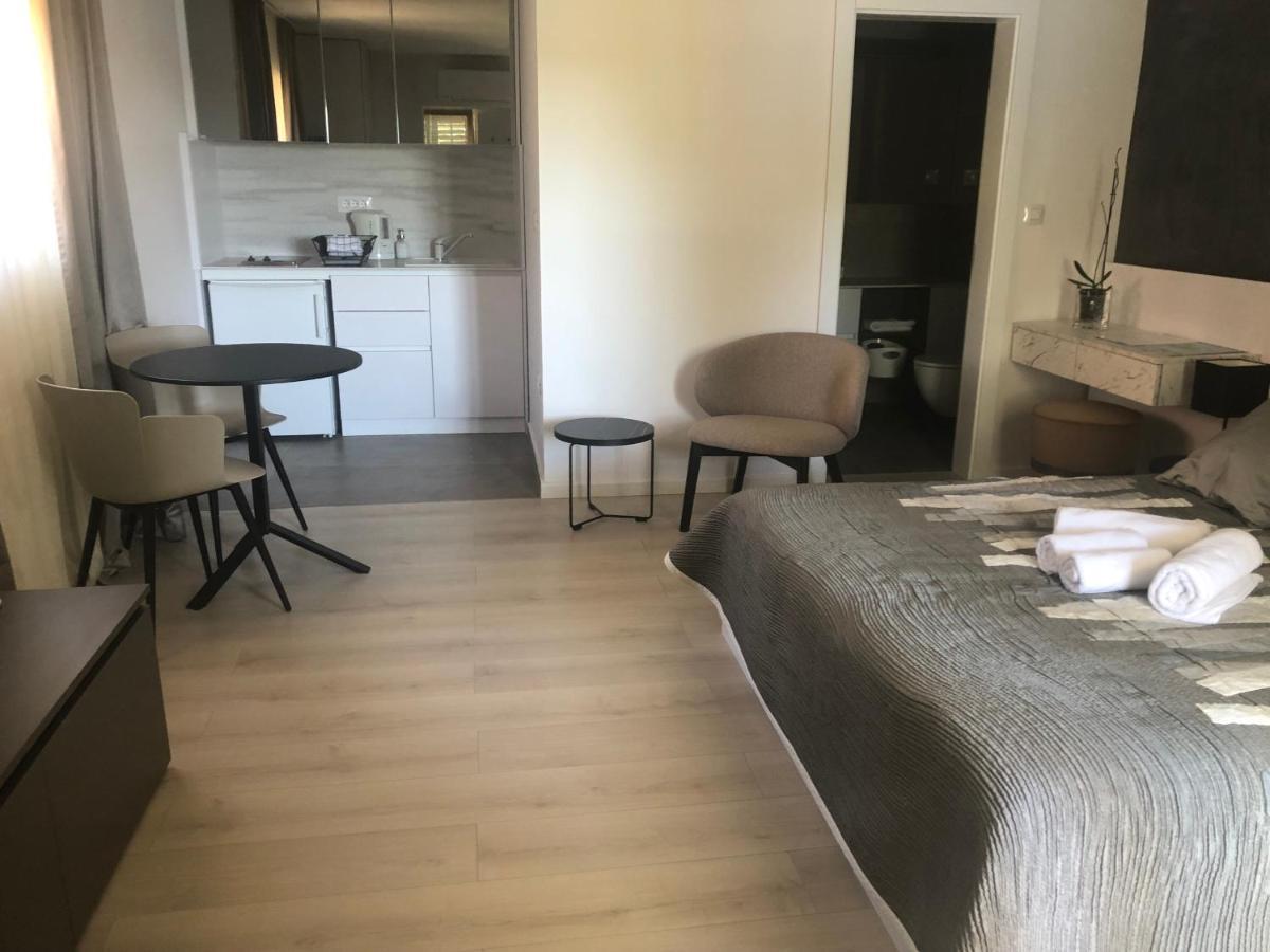 Apartments & Rooms Bianca มาลีโลชินจ์ ภายนอก รูปภาพ