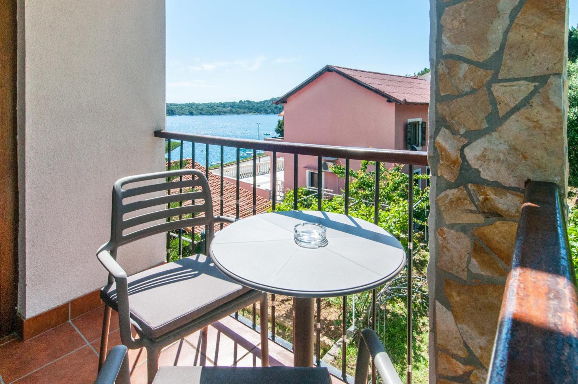 Apartments & Rooms Bianca มาลีโลชินจ์ ภายนอก รูปภาพ